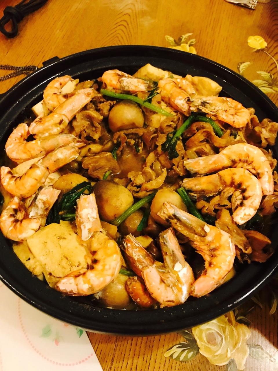 肥牛蘑菇砂锅 Beef & Mushroom Hotpot