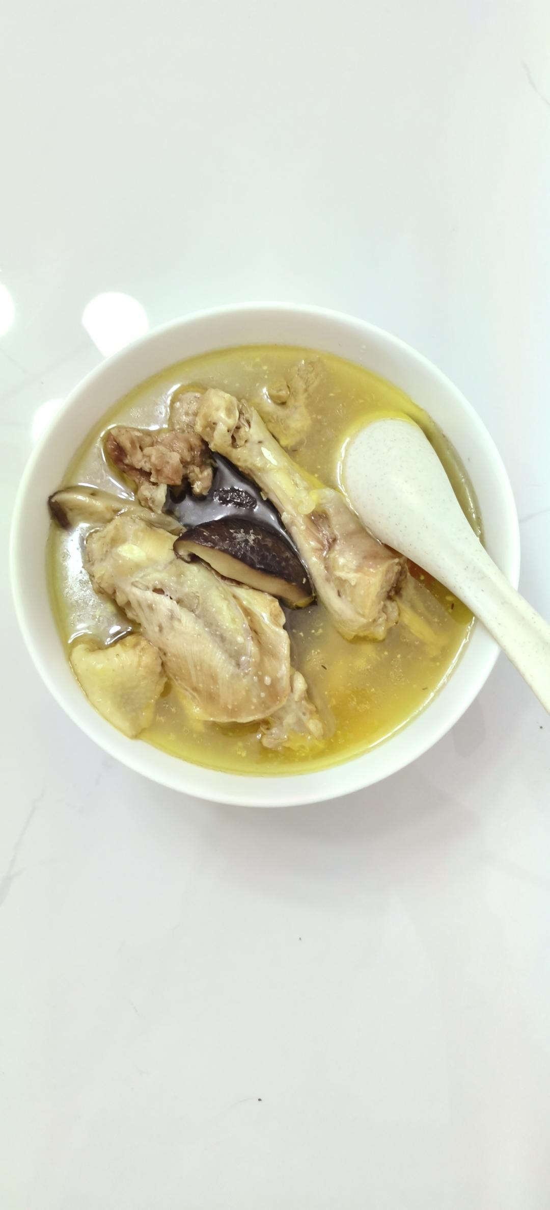 奶奶教的鲜香肥美香菇炖鸡汤