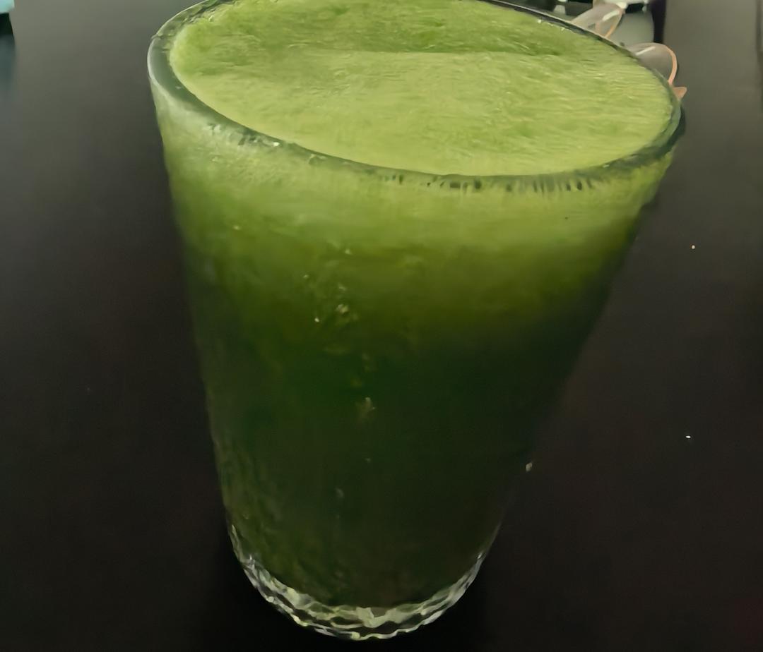 苦瓜羽衣甘蓝果蔬汁