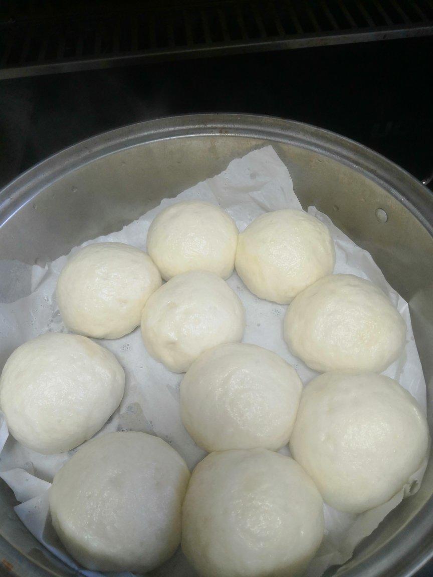 松软香甜的奶黄包，很快就可以搞定。