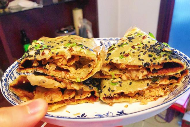 天津绿豆面煎饼果子（果篦儿、酱料自制）的做法