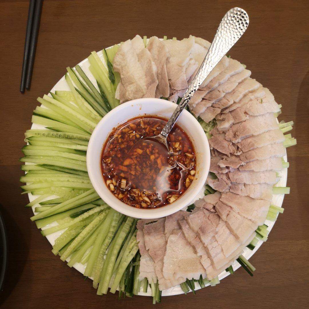 厨师长教你：“蒜泥白肉”的家常做法，看的口水直流
