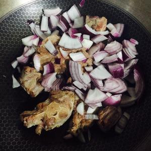 番茄山药蘑菇牛尾汤的做法 步骤3