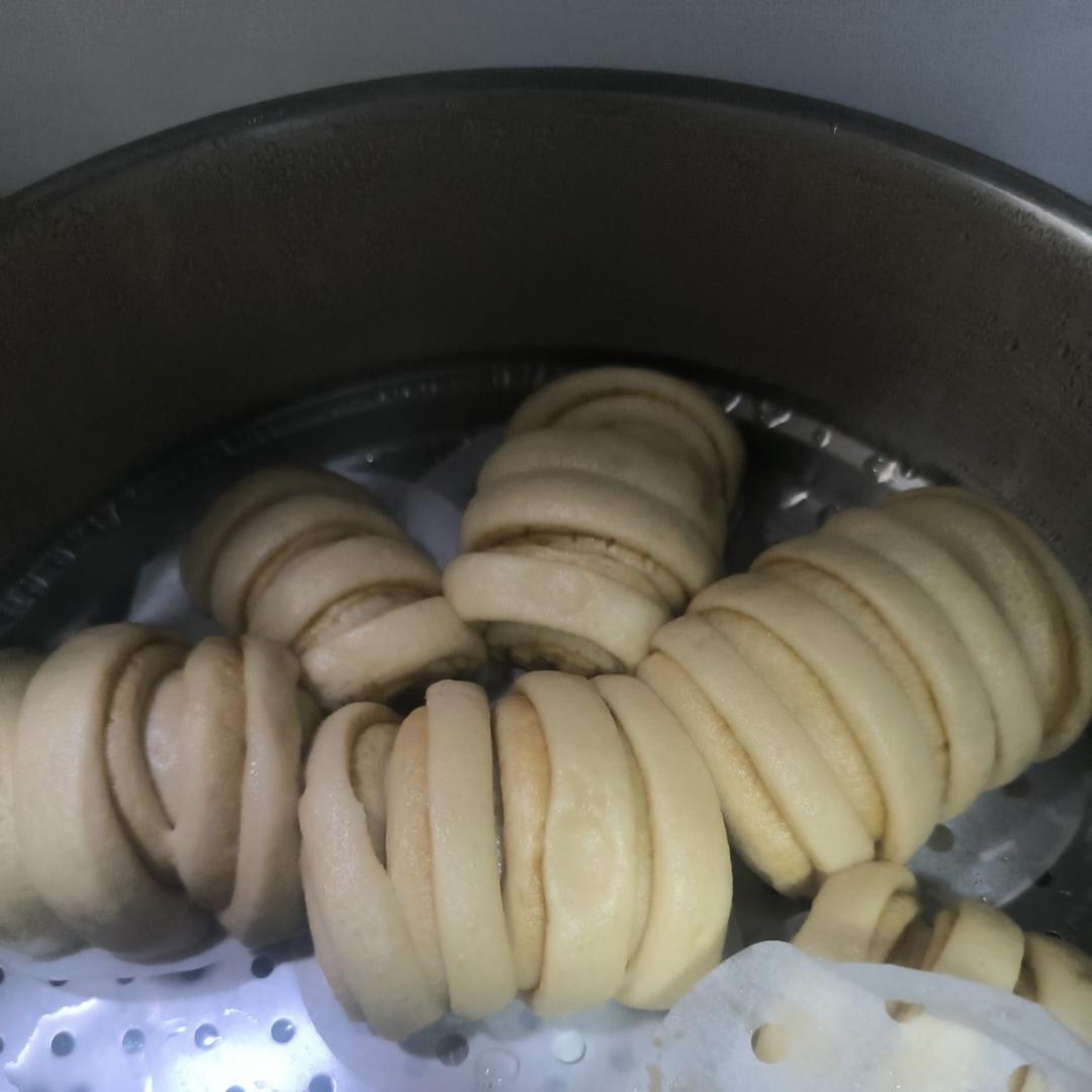 大家都爱吃的红糖花卷，这样做蓬松暄软，香甜有嚼劲