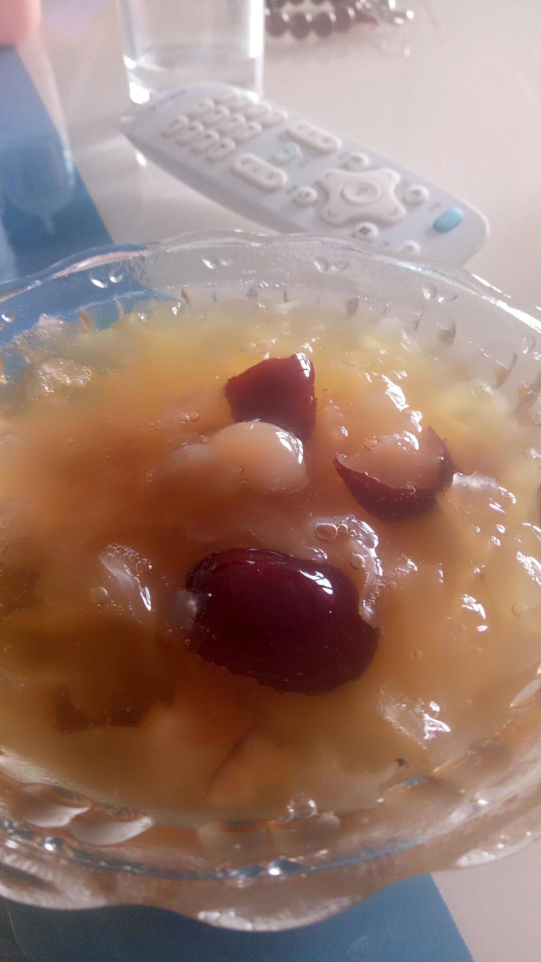 银耳桂圆红枣羹