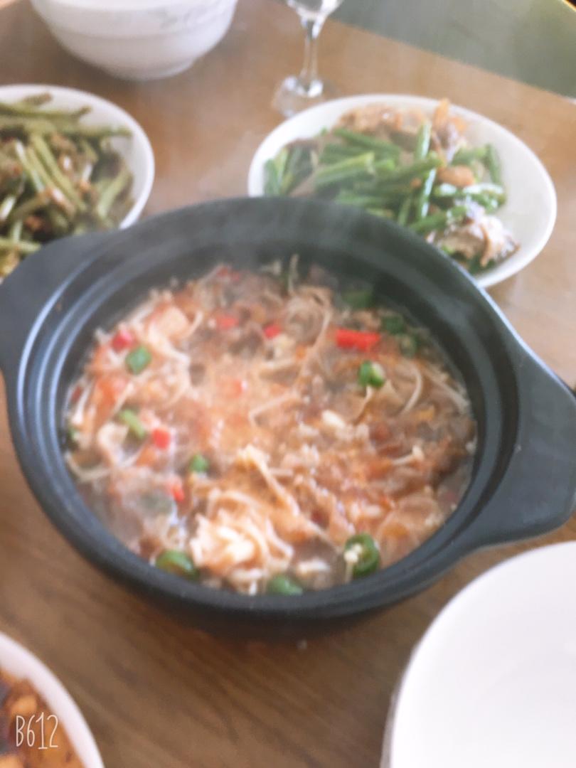 酸汤肥牛金针菇