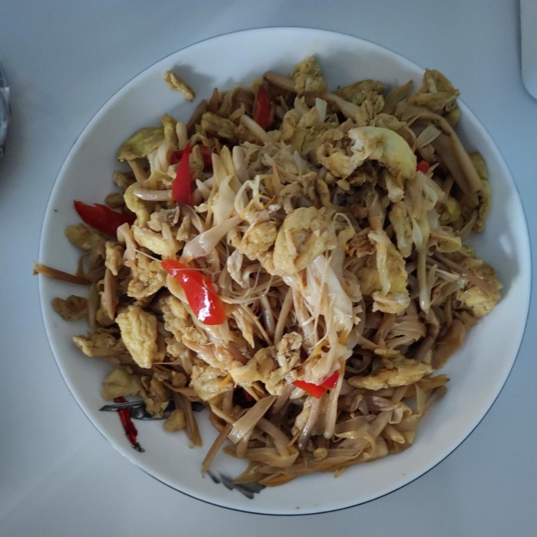黄花菜炒鸡蛋（超香）