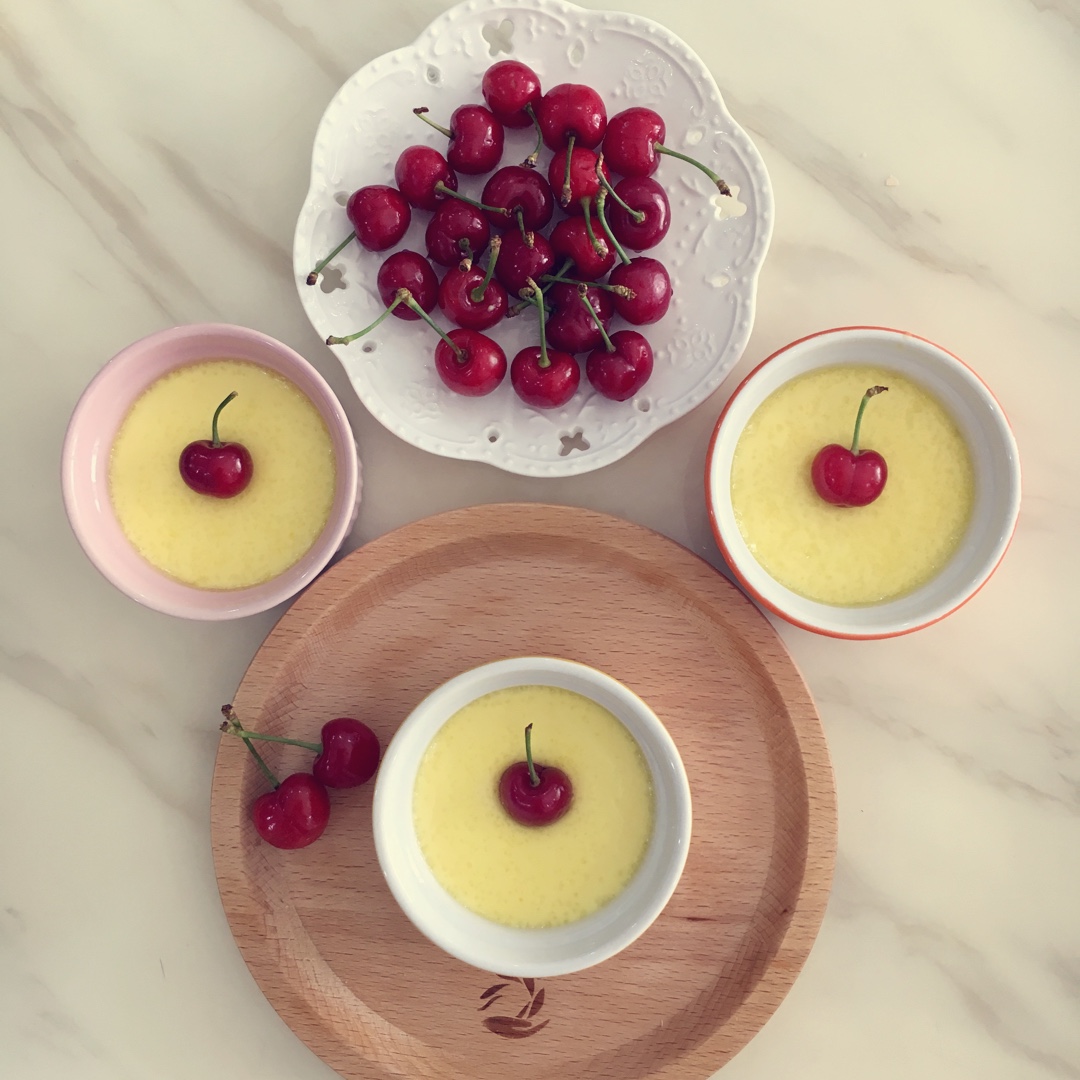 Crèmebrulée。法式烤布雷。焦糖布丁。