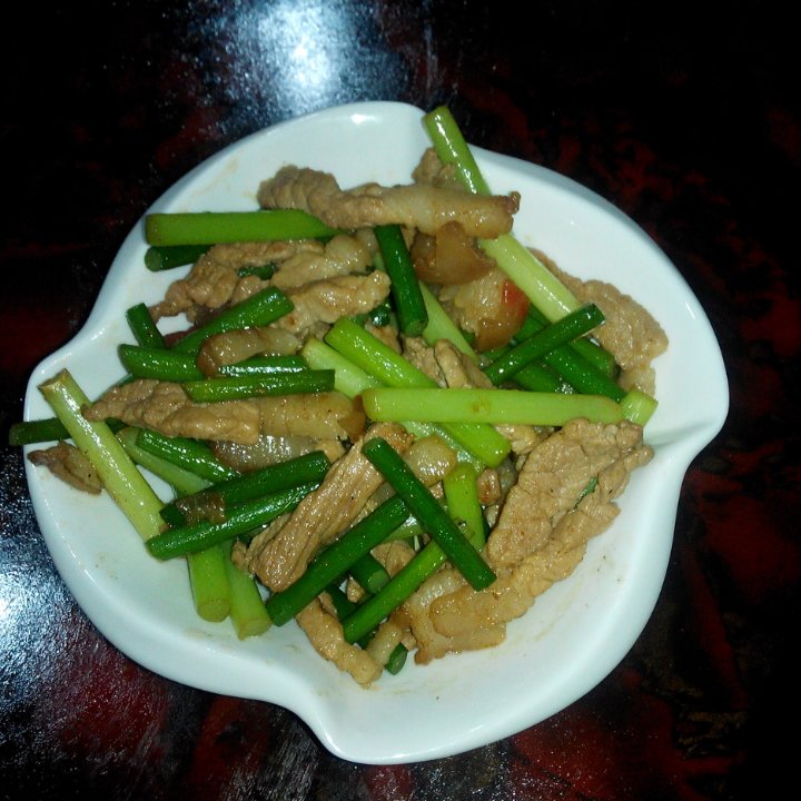 蒜苗炒肉丝