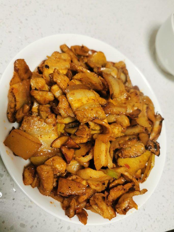 五花肉爆炒杏鲍菇