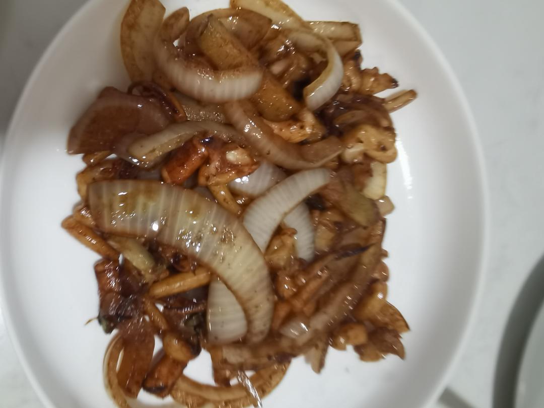 爆炒鱿鱼须，加上这一步，可以与铁板鱿鱼媲美