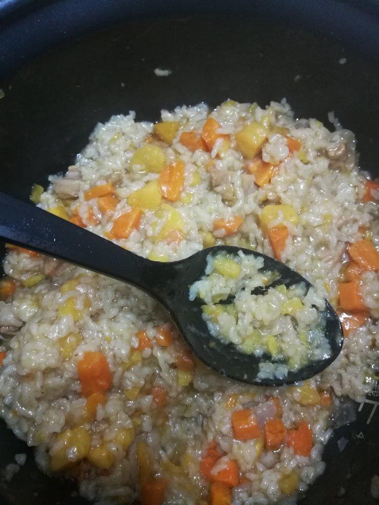 懒人五花肉土豆闷饭