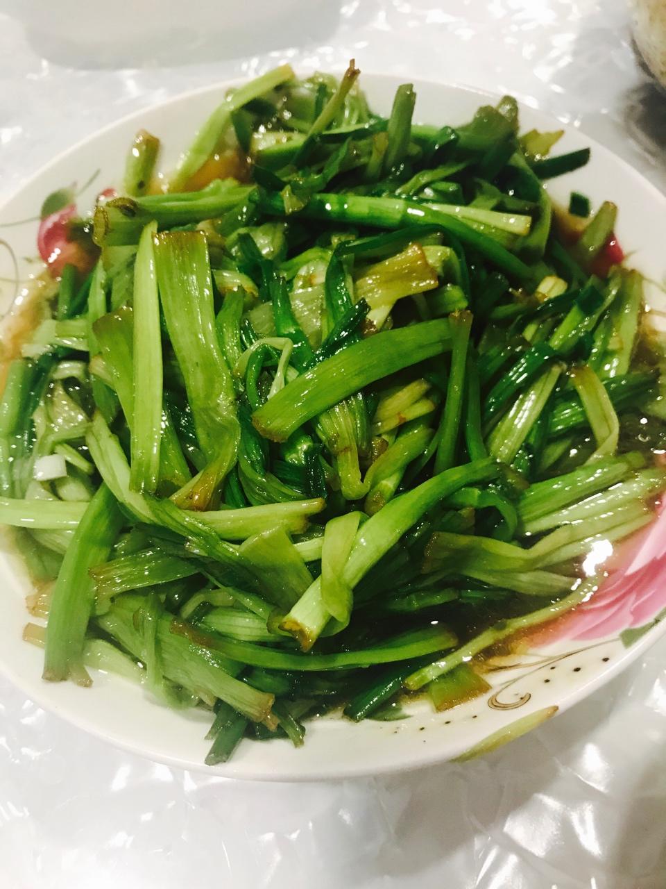 清炒水芹