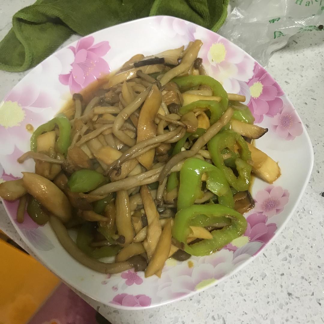 青椒素炒杏鲍菇