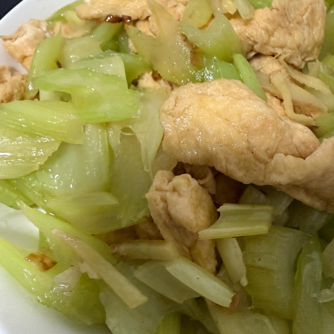 午餐晚餐简单快手下饭菜芹菜炒香干