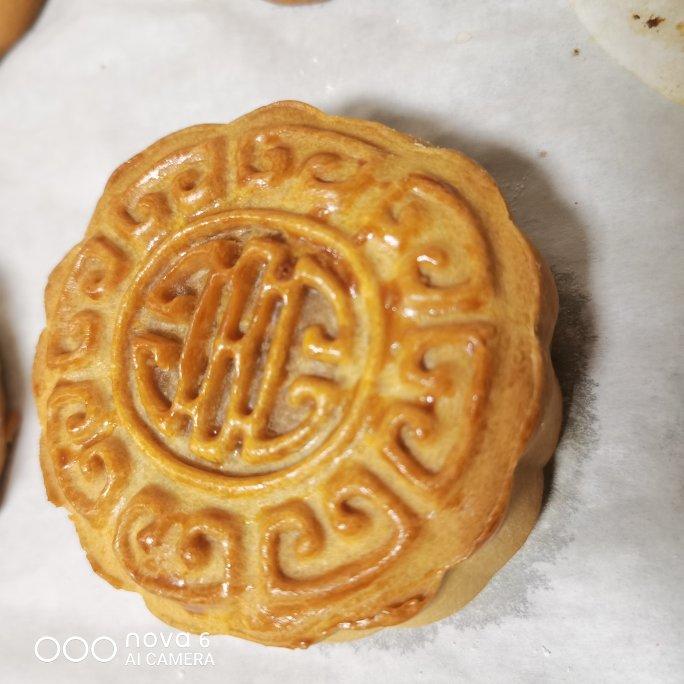 广式月饼—蛋黄莲蓉月饼