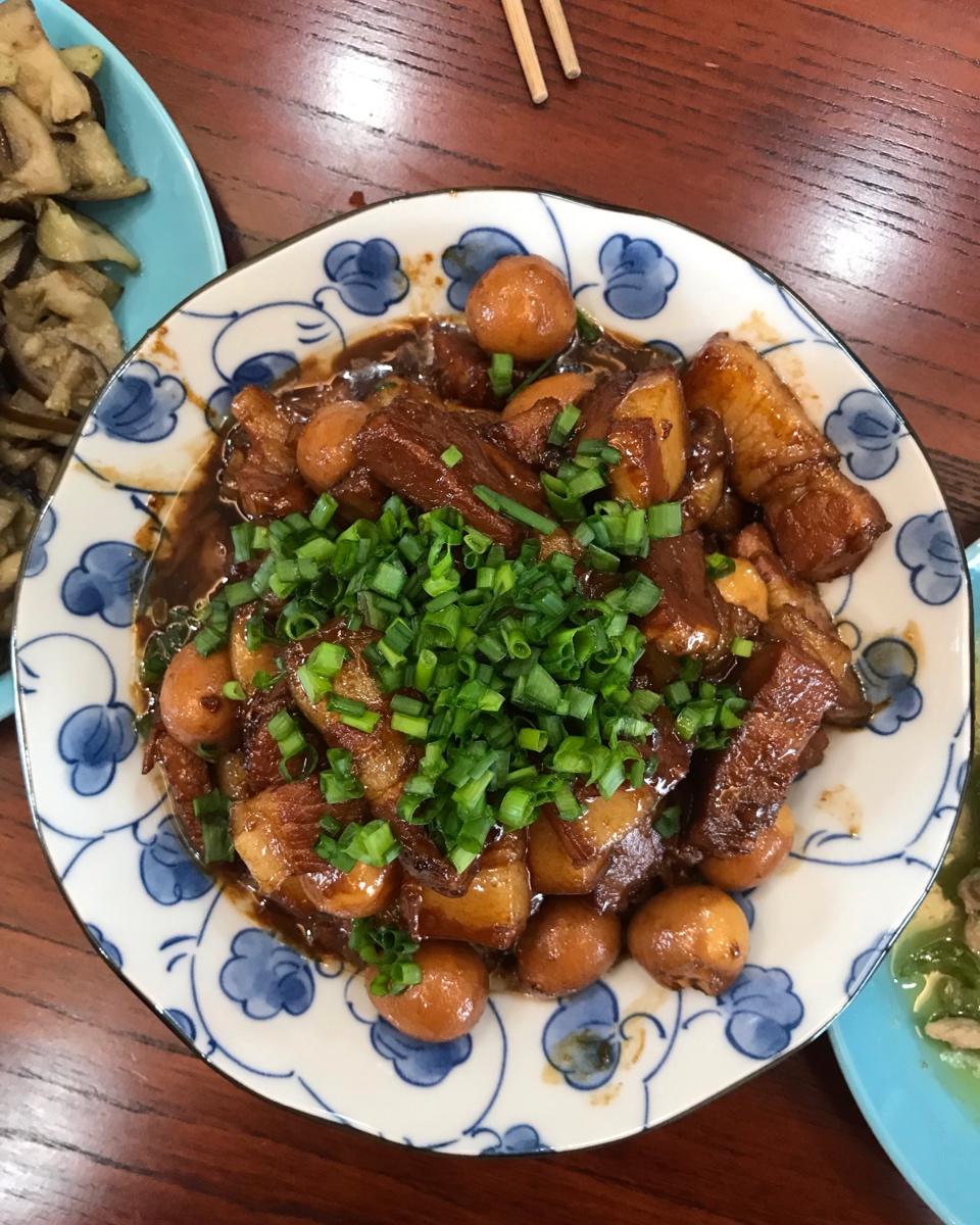 加了鹌鹑蛋后，这盘红烧肉，美味的逆天啦——鹌鹑蛋烧肉（孔瑶食谱）