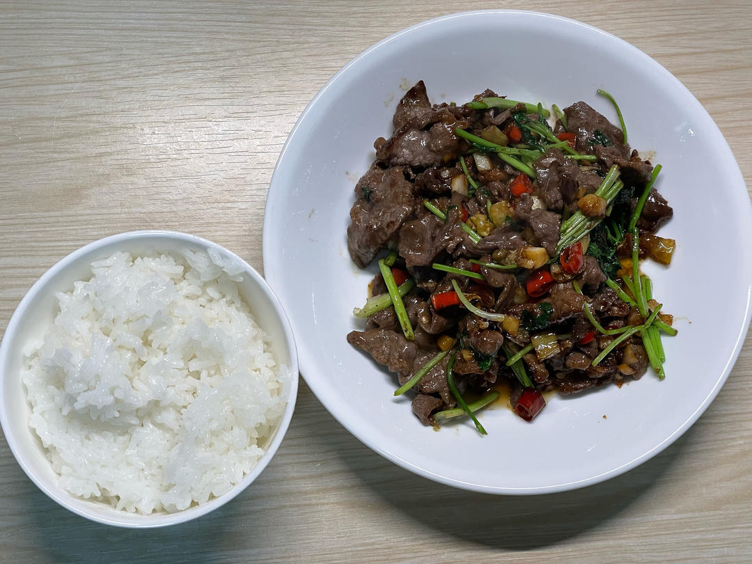 小炒黄牛肉，肉嫩味香！太好吃了简直是米饭杀手！