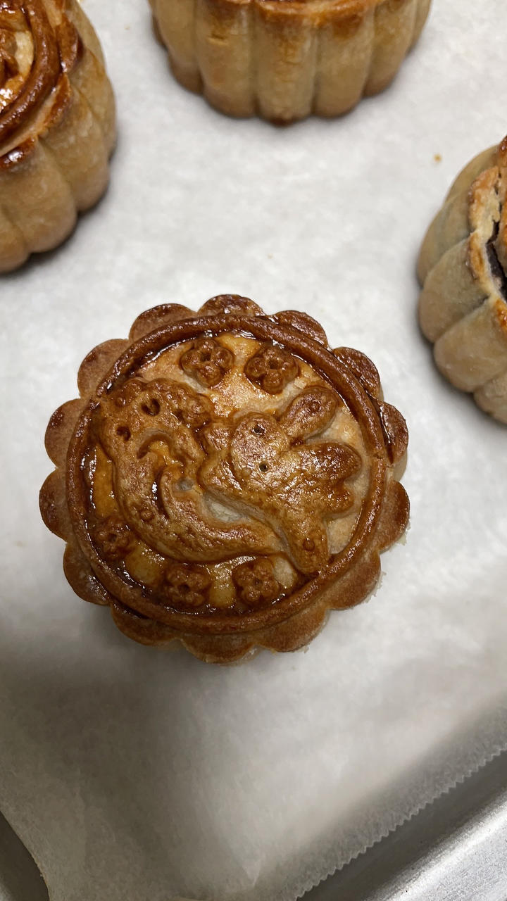 广式月饼—蛋黄莲蓉月饼