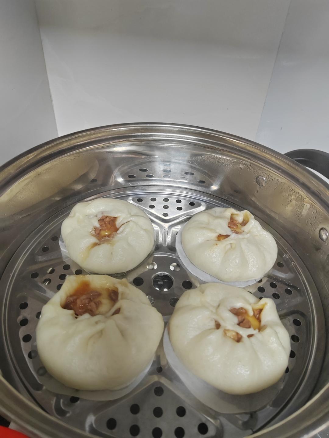 云朵般松软爆浆蜜汁叉烧包
