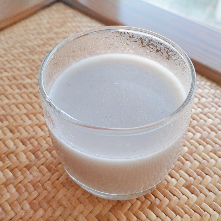 黑枸杞椰汁燕麦饮