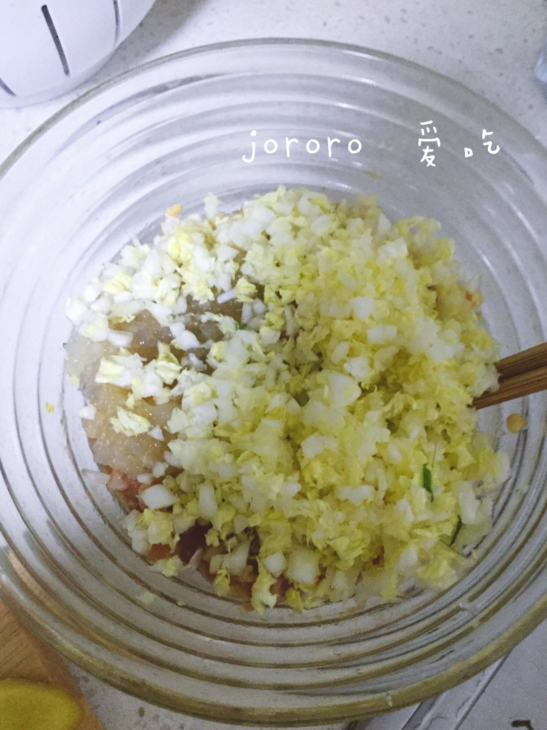 韭菜猪肉鲜虾饺子的做法 步骤4