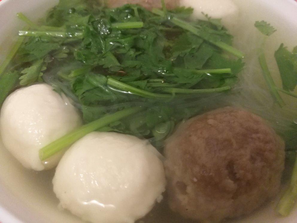 白菜丸子粉丝汤