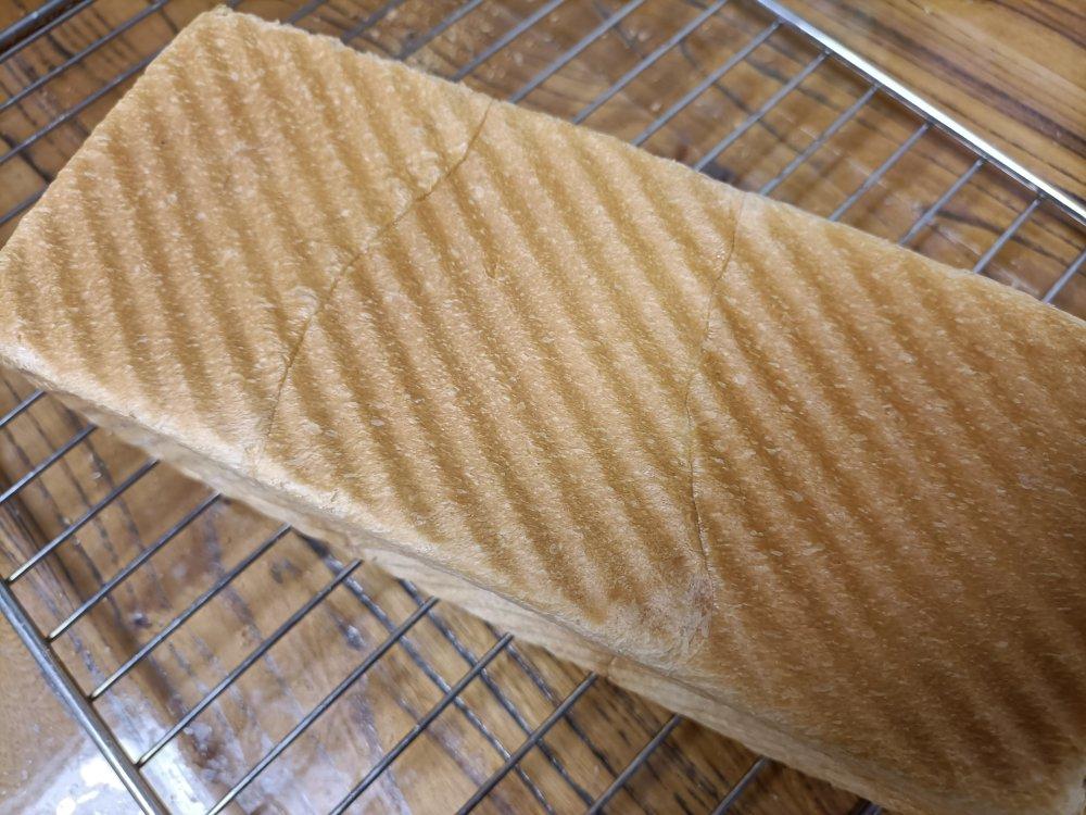 一次发酵的牛奶吐司，省事儿但依旧松软