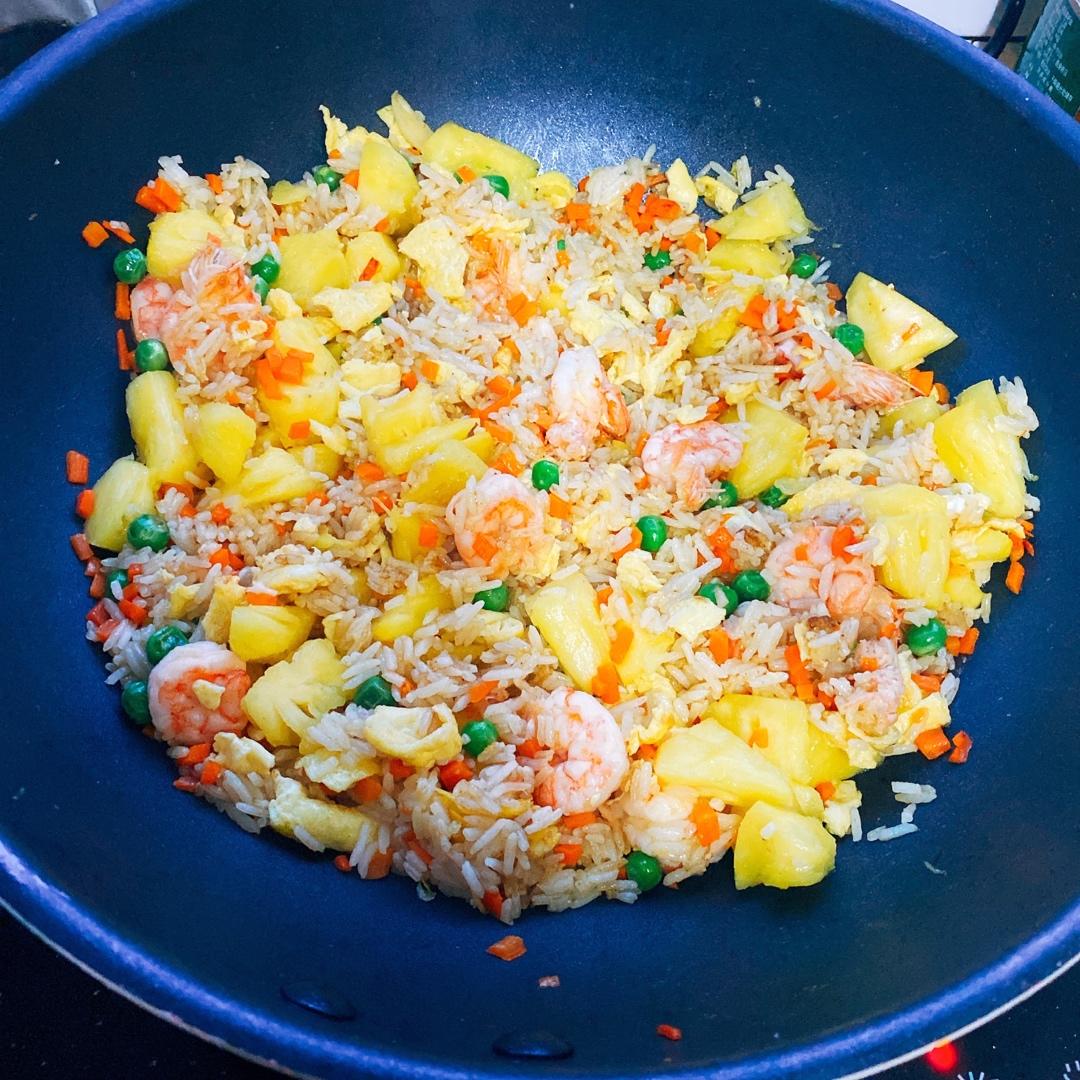 五月的小裙子做的虾仁菠萝炒饭