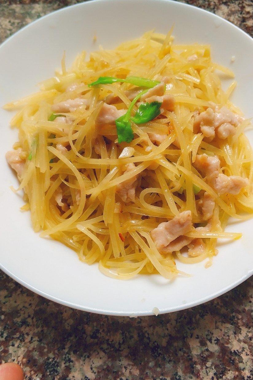 小葱19做的土豆丝炒肉肉