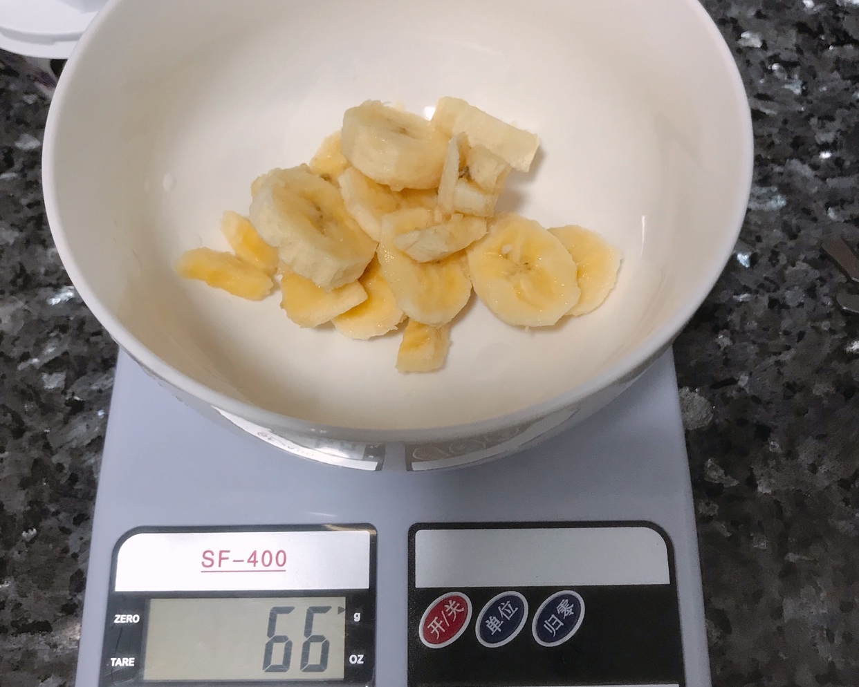 减脂放心食の香蕉酸奶松饼的做法 步骤1