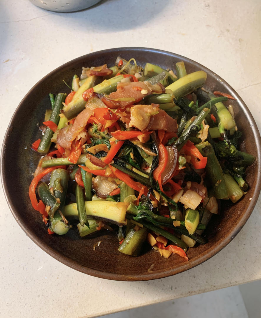 腊肉炒红菜苔