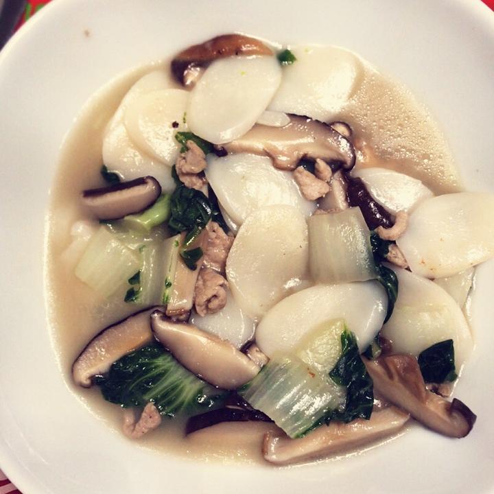 家的味道：青菜肉丝年糕汤