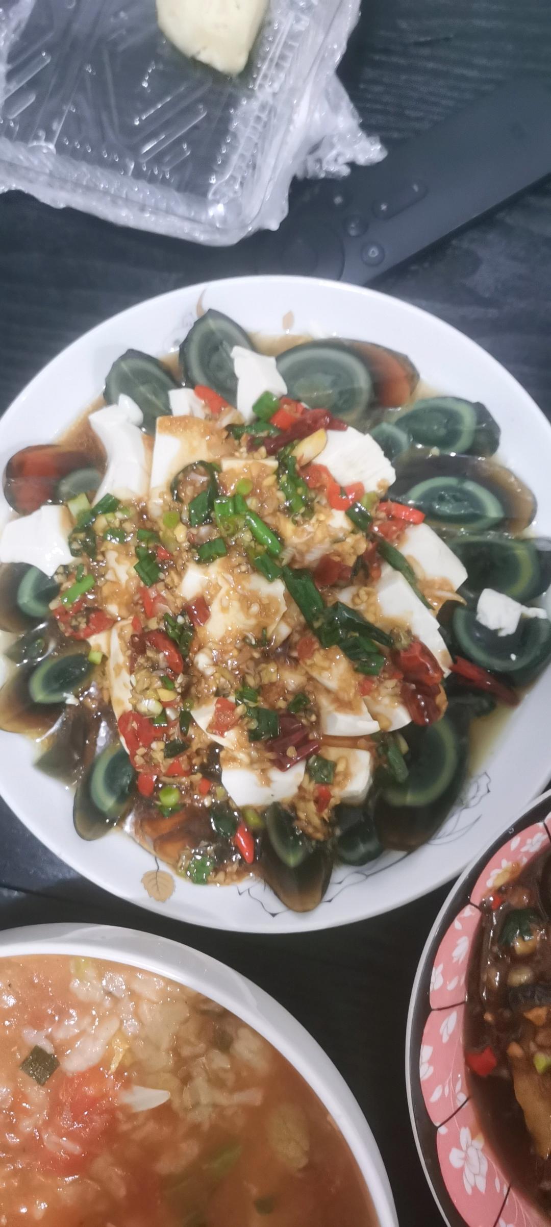 皮蛋拌豆腐