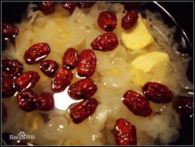 红枣银耳莲子百合汤的做法