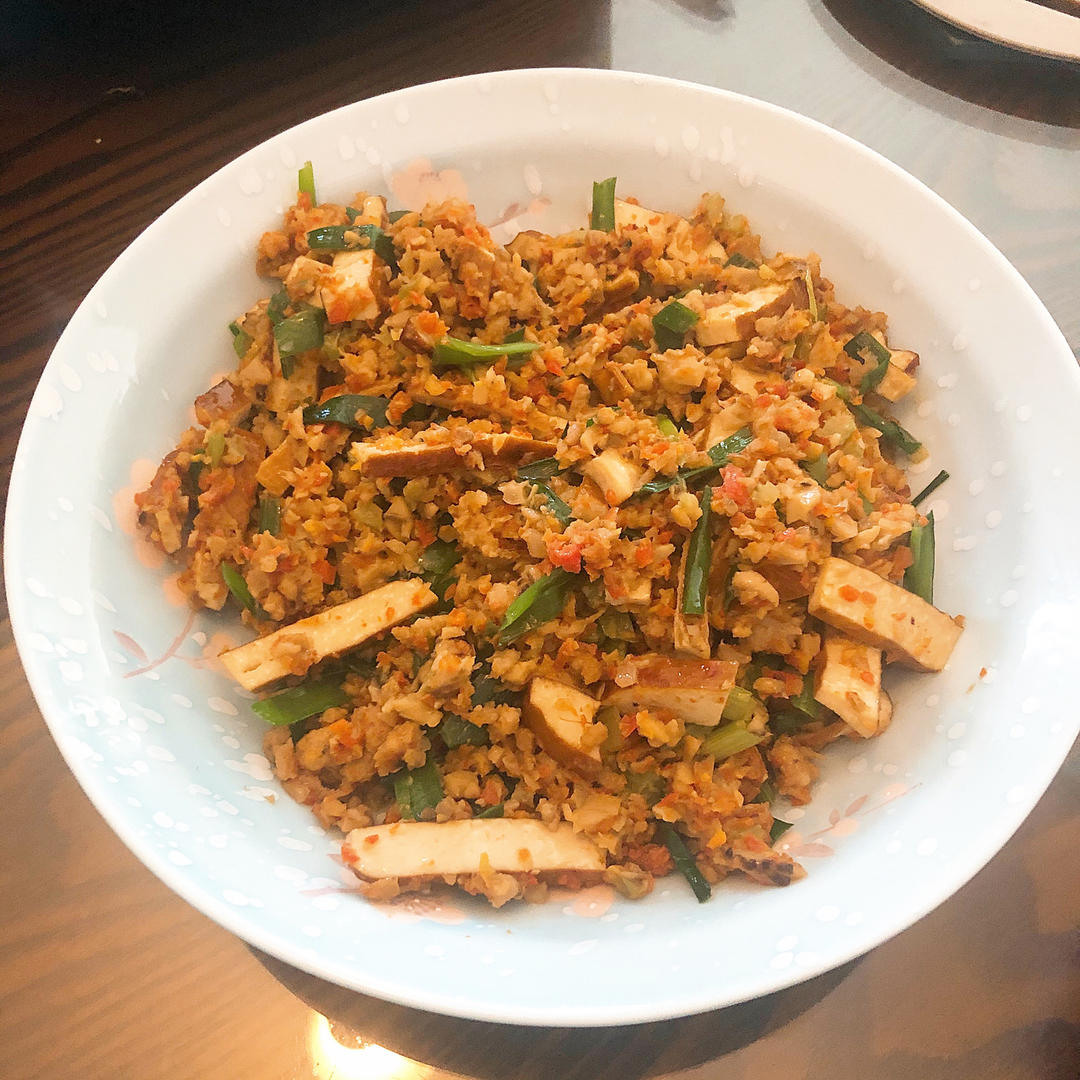 爆香的豆腐干肉沫