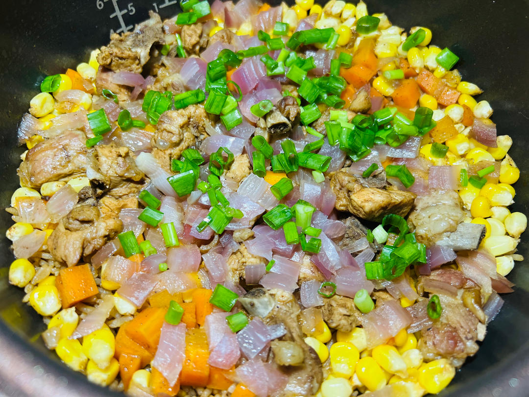 【排骨焖饭】