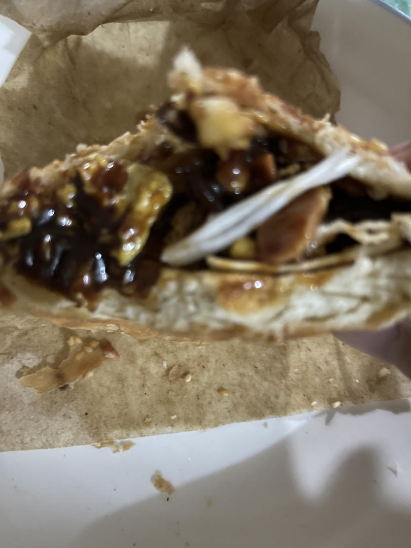 中式汉堡                                   烧饼夹鸡蛋火腿肠