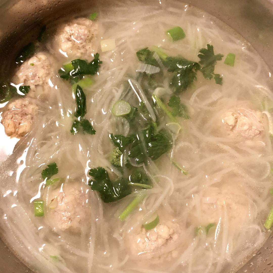 【10分钟系列】白萝卜豆腐圆子汤