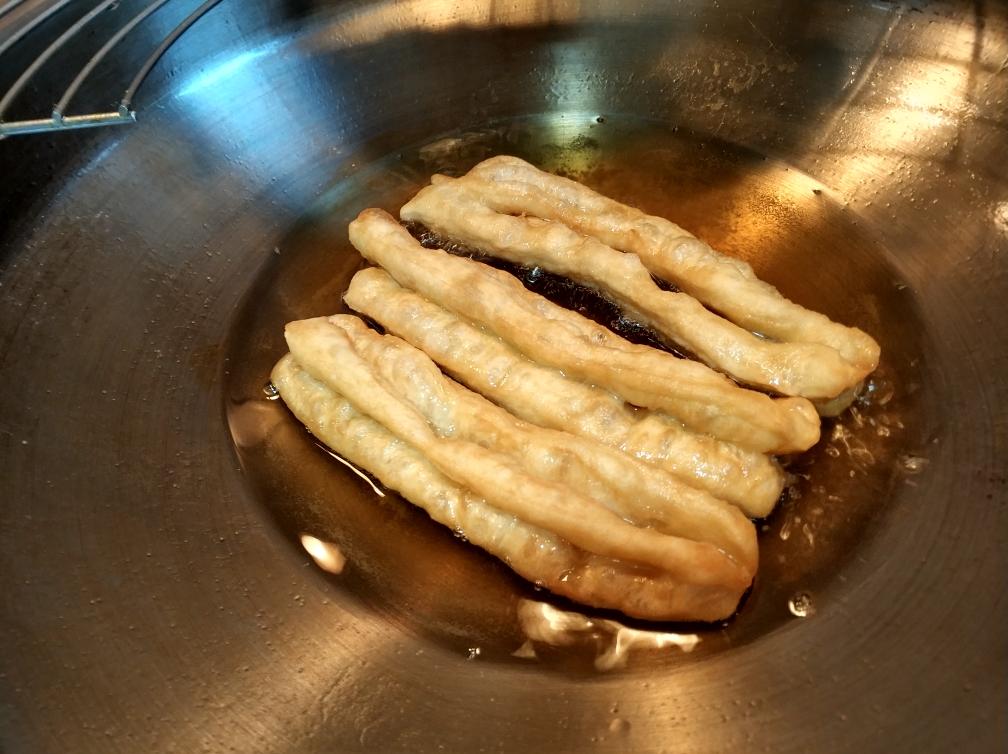 早餐油条的做法