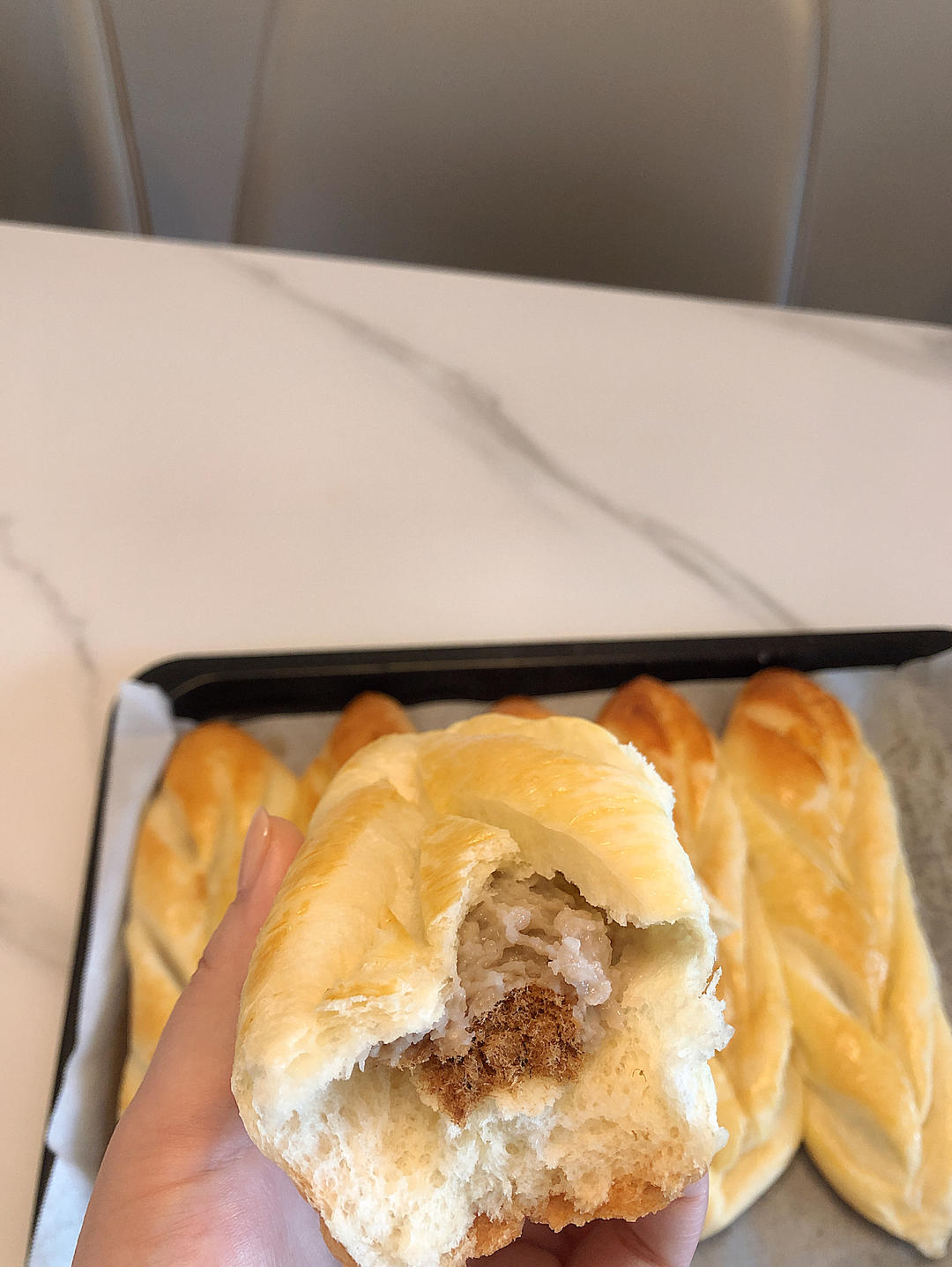 无敌好吃的：芋泥肉松面包！