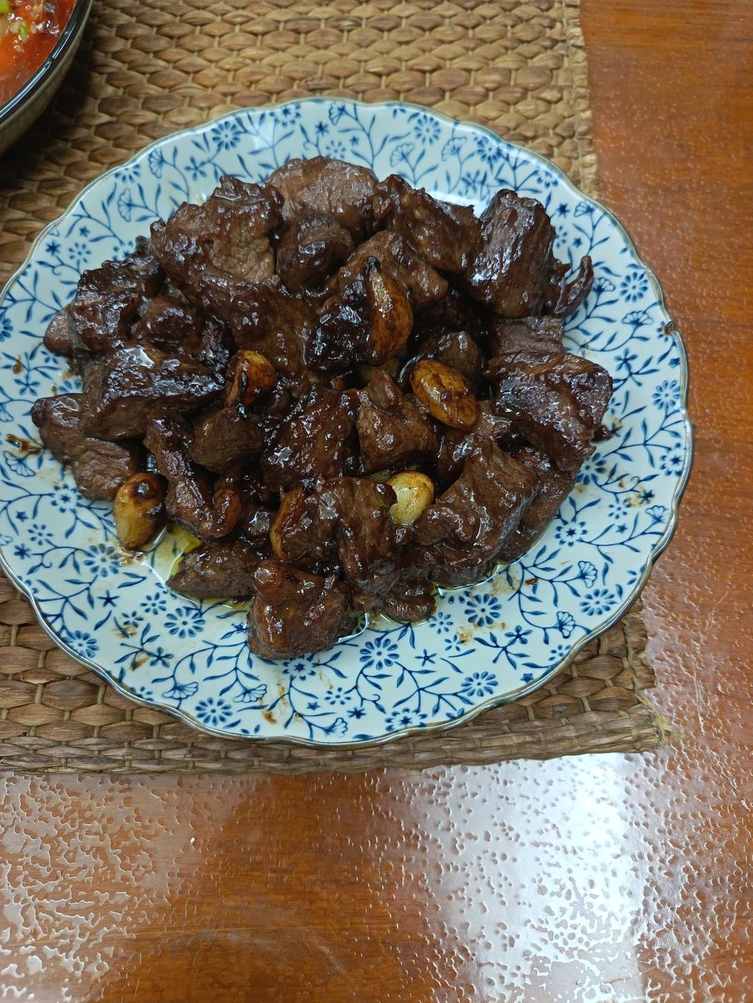 好吃到舔盘的蒜香黑椒牛肉粒