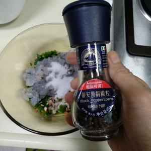 虾仁豆腐锅贴的做法 步骤3