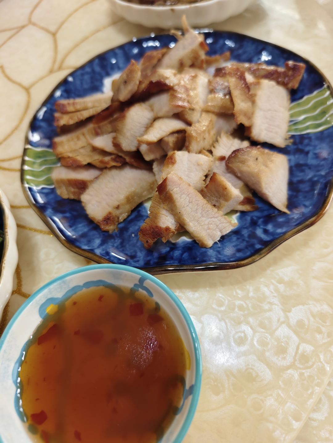 泰式香茅猪颈肉。这才是啤酒的最佳搭档，肥而不腻，口感超好