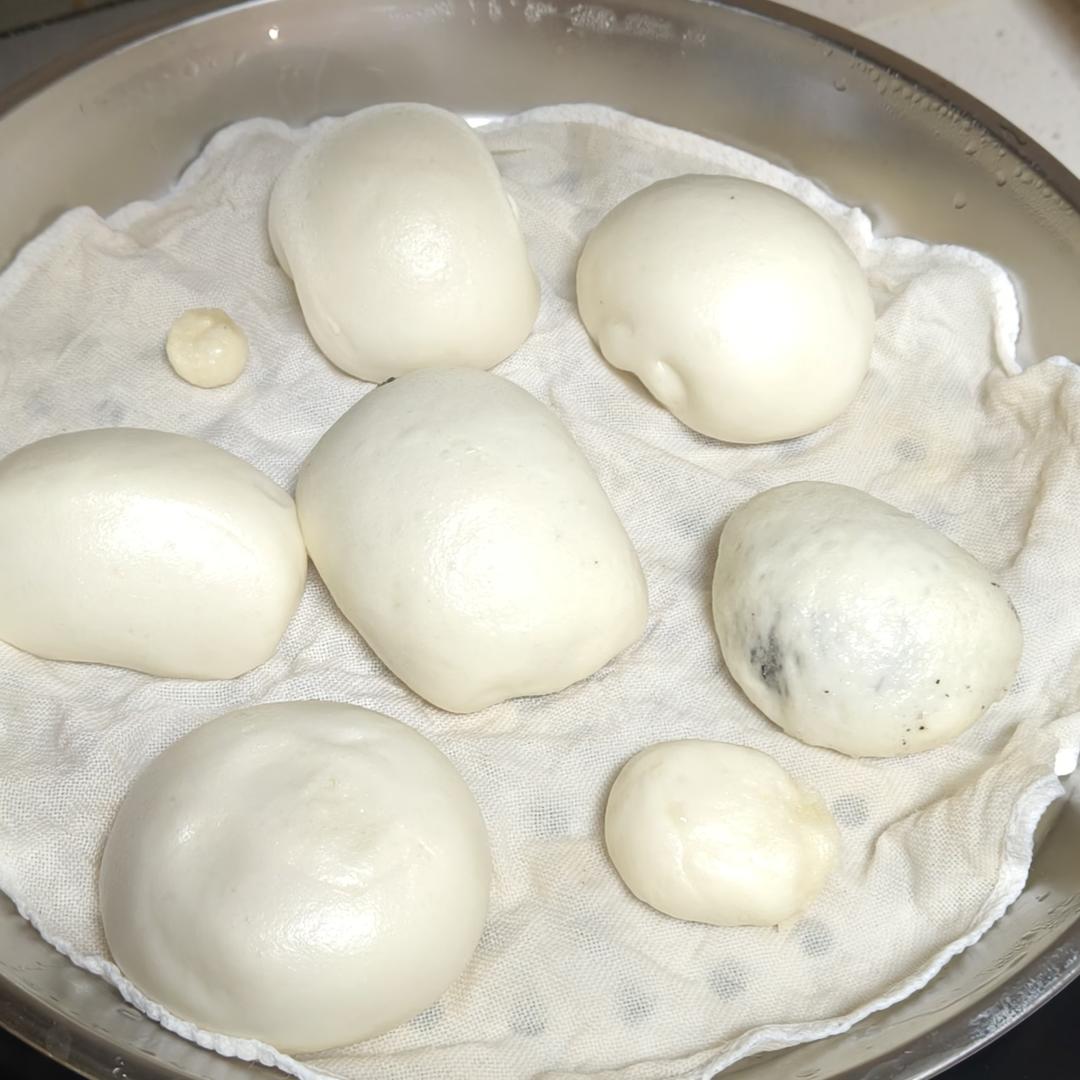两个人一起炫饭啦！
