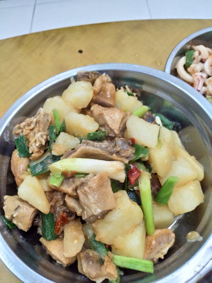 板鸭焖土豆