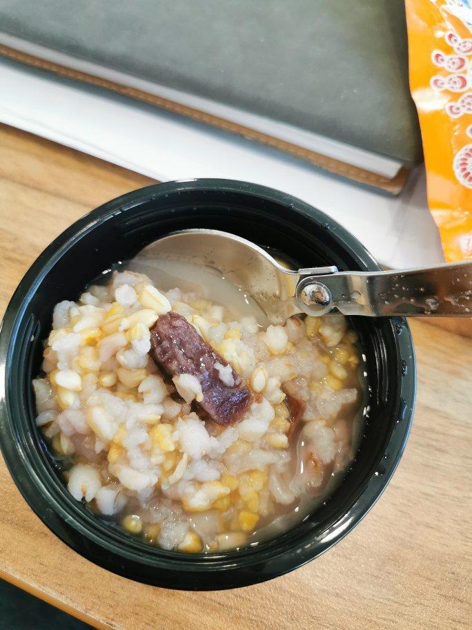 焖烧杯的正确使用方法