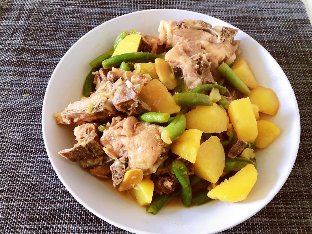 土豆云豆炖猪骨的做法