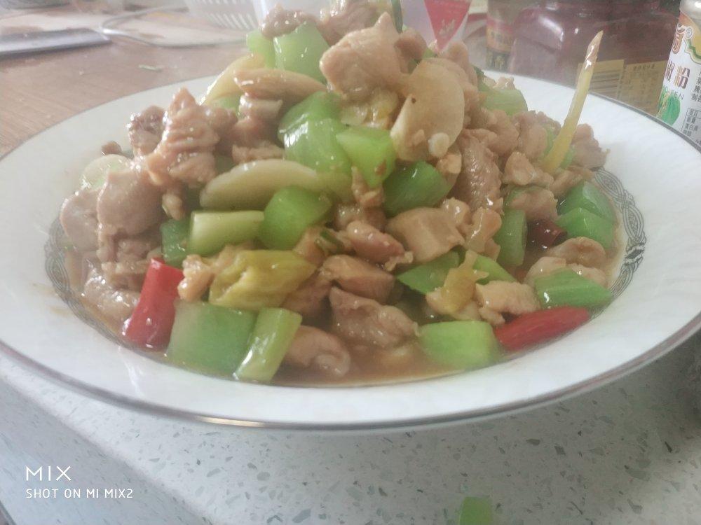 泡椒鸡丁丨开胃下饭，地道川味