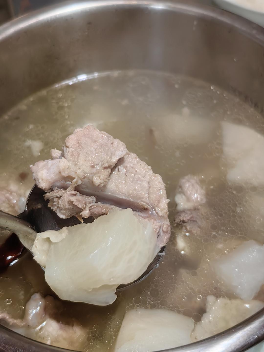 萝卜炖排骨-秋冬懒人汤